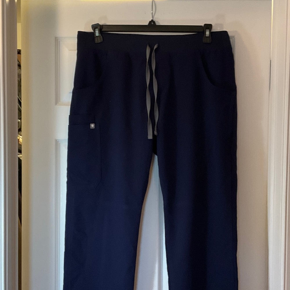 Figs women’s Navy Jogger Sweatpants with Drawstring